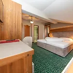 Thalerhof 아파트호텔 4*
