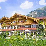 Ξενοδοχείο με διαμερίσματα Thalerhof 4*