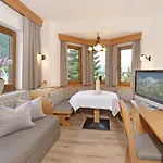 Ξενοδοχείο με διαμερίσματα Thalerhof 4*
